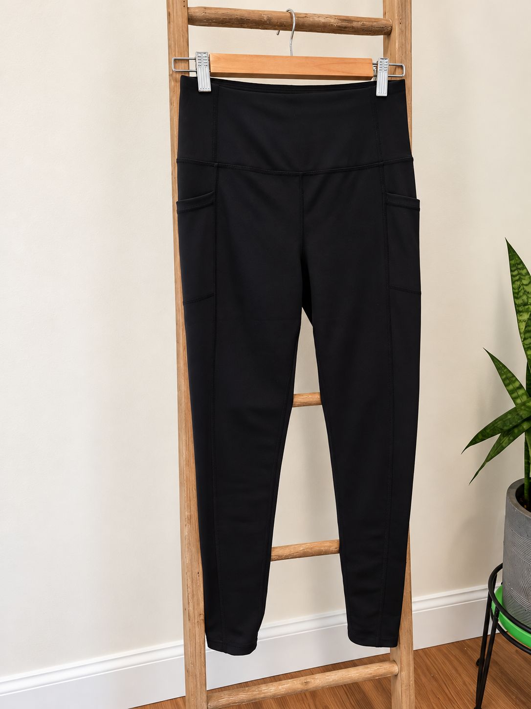 Black High-Waisted Pocket Leggings | Everyday Stretch